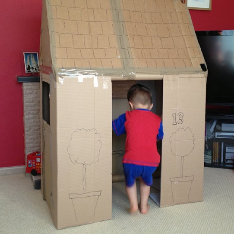 Построй дом из коробков. Дом из картона. Домик из картонных коробок. Домик из картонных коробок для детей. Домик из картонной коробки для ребенка.