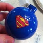 Boules de Noël super-héros : un bricolage facile