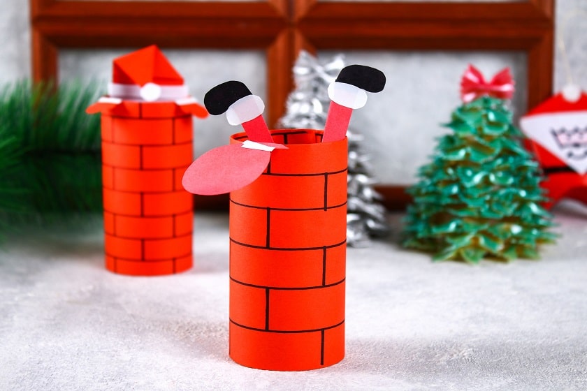 Bricolage de Noël avec un rouleau de papier toilette : le Père Noël dans la  cheminée