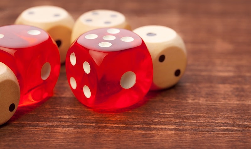 Jeux de dés : 10 idées simples et amusantes pour tous les âges