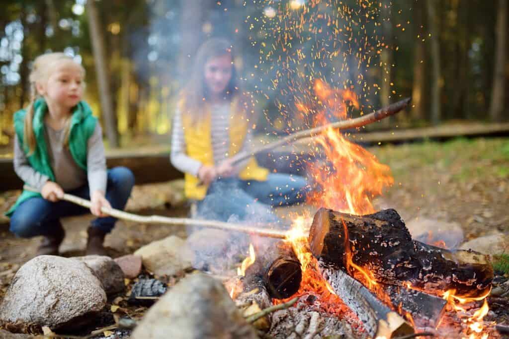 enfants feu de camp