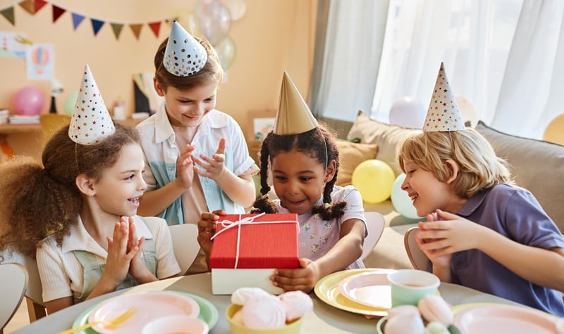 offrir cadeau personnalisé à un enfant